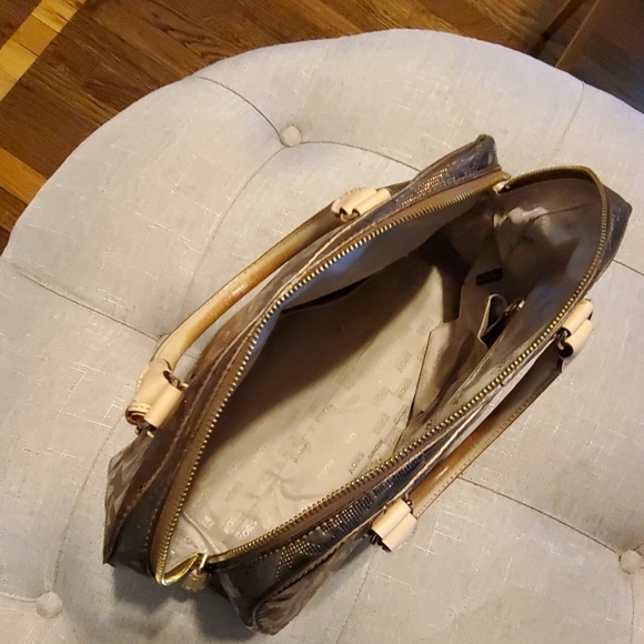 Michael Kors Handbag - Picture 4 of 6